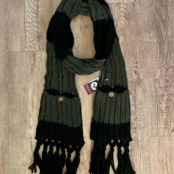 NWT Roxy Striped Knit Pocket Scarf - Picture 1 of 4
